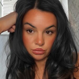 Meet your Posher, Caiti